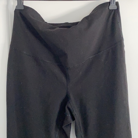 MATERNITY โข OLD NAVY โข Compression Leggings, Crops - 2 pack - Picture 3 of 13